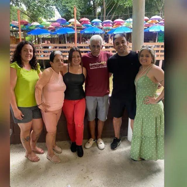 Vanessa Fortes com participantes reunidos em atividade do EnvelheSer